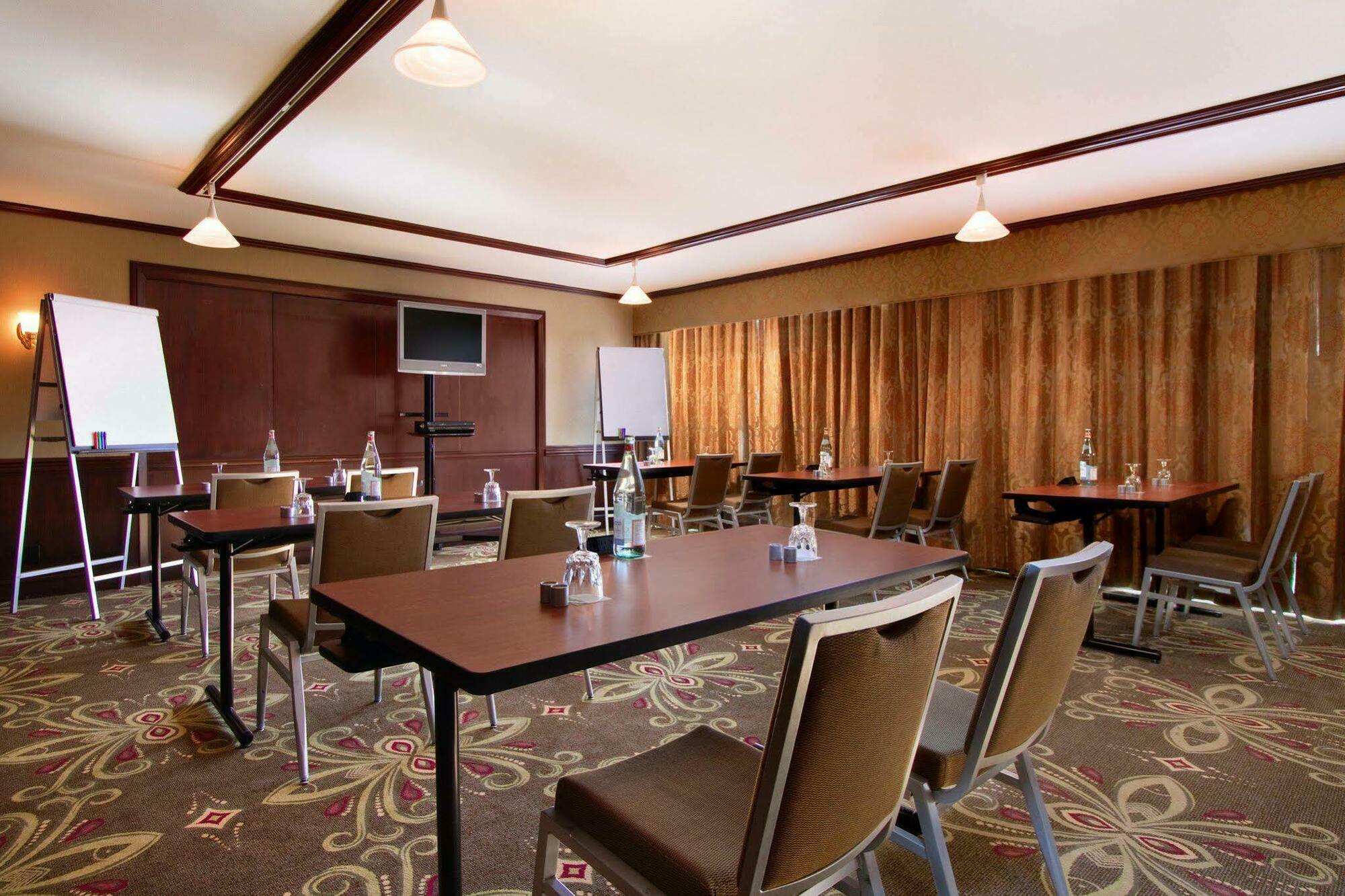 Hilton Westchester Rye Brook Extérieur photo
